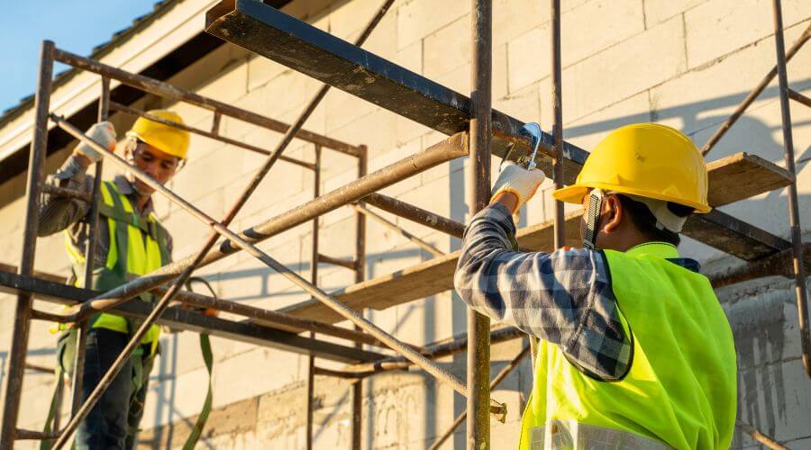 Professional gutter cleaning in Willows, CA